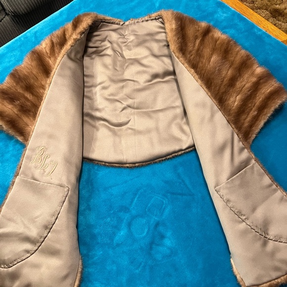 Elegant Brown Mink Fur Women's Shaw - Picture 4 of 10